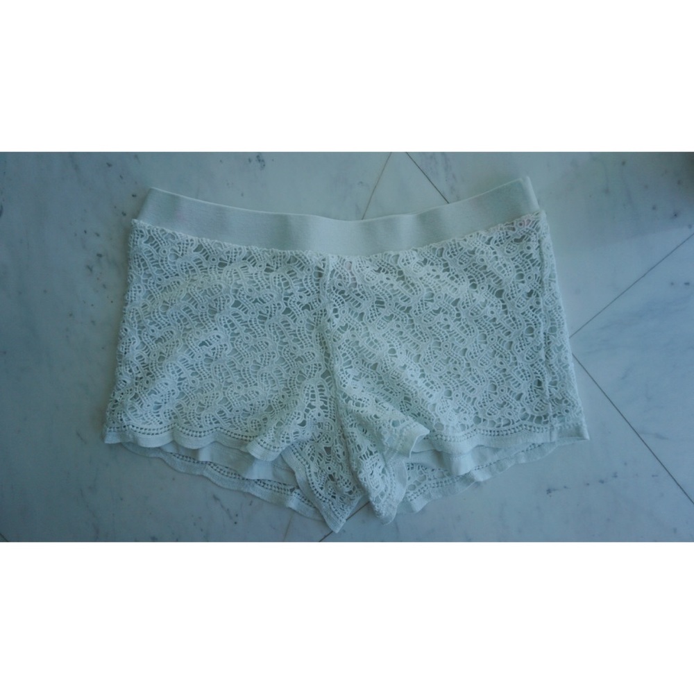 Lilly Pulitzer white lace shorts